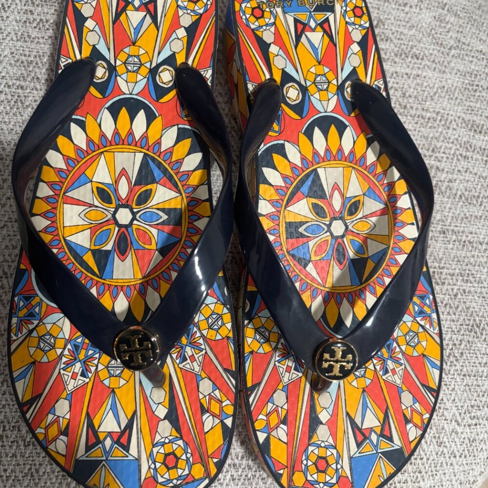 TORY BURCH PSYCHEDELIC GEO PATTERN WEDGE  SIZE 9 NEW - Picture 4 of 11
